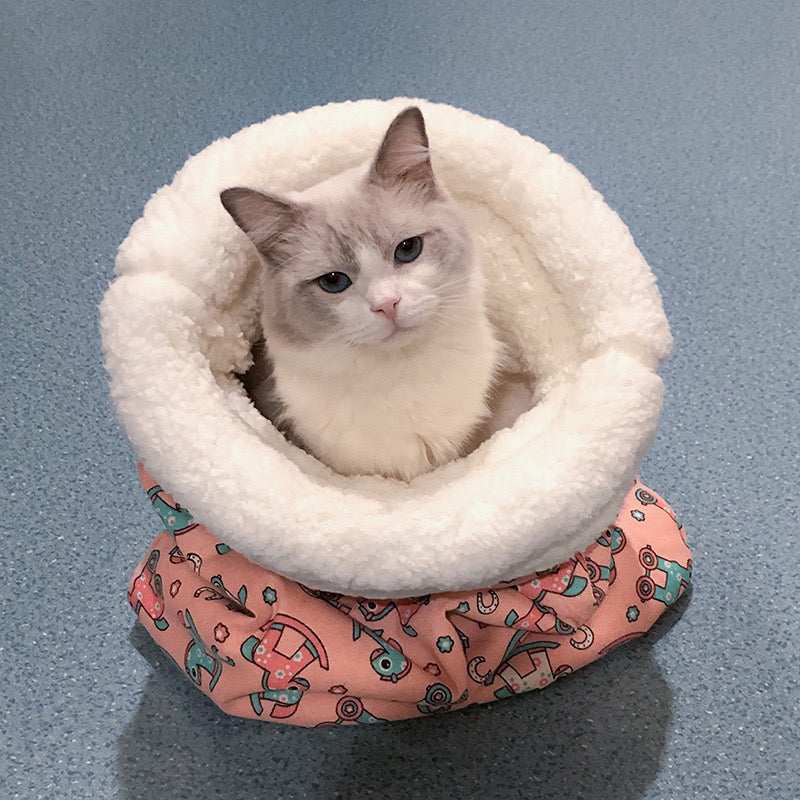 Cozy Cat Sleeping Bag Bed – Ultra-Soft, Enclosed Nest for Cats & Kittens (3 Colors Available)