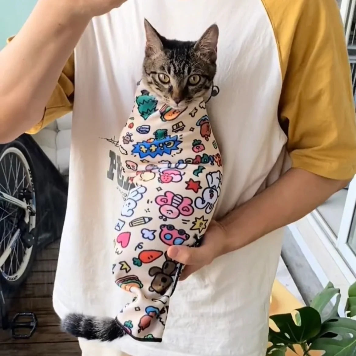 Cute Pet Grooming Wrap Cloth β Multi-Functional Velcro Cat Wrap & Travel Cosmetic Organizer